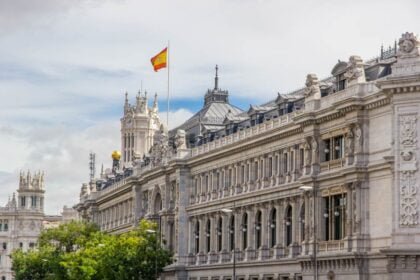 Bank-of-Spain-Governor-Highlights-Need-for-Fast-Regulation-in-Defi-and-Crypto