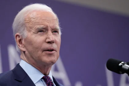 Biden-and-McCarthy-to-Meet-Monday-for-Debt-Ceiling-Negotiations