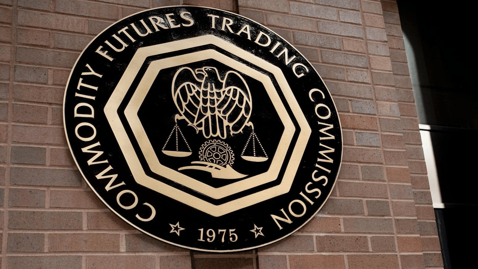 CFTC-Sues-5-Individuals-for-Bitcoin-Trading-Services-Fraud