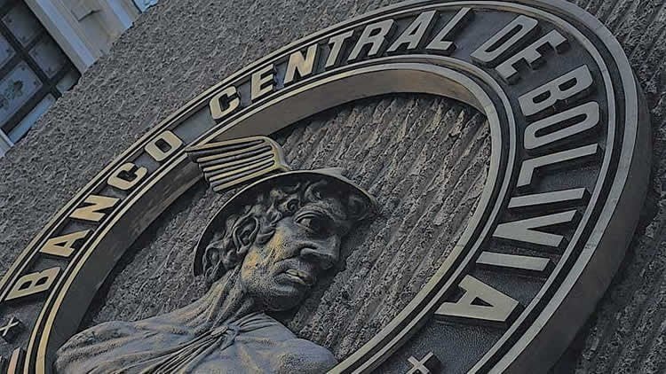 Central Bank of Bolivia Selling Dollars Directly to Citizens as Devaluation Fears Rise