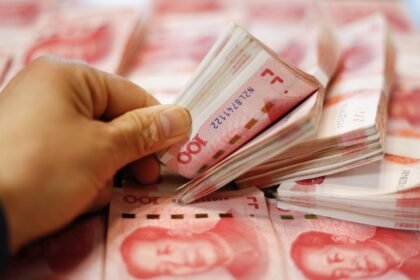 chinese-central-bank-says-it-will-prioritize-stabilizing-currency