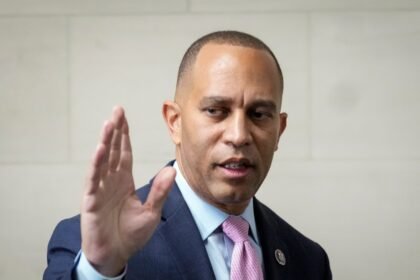 house-democrats-elect-hakeem-jeffries-as-first-black-leader-in-congress