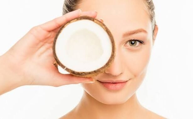 The-Benefits-of-Coconut-Oil-for-Skin-Care