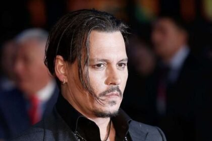 Johnny-Depp-Fractures-His-Ankle-and-Cancels-Performances