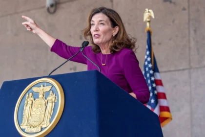 new-york-governor-signs-law-partially-banning-bitcoin-mining-on-fossil-fuels