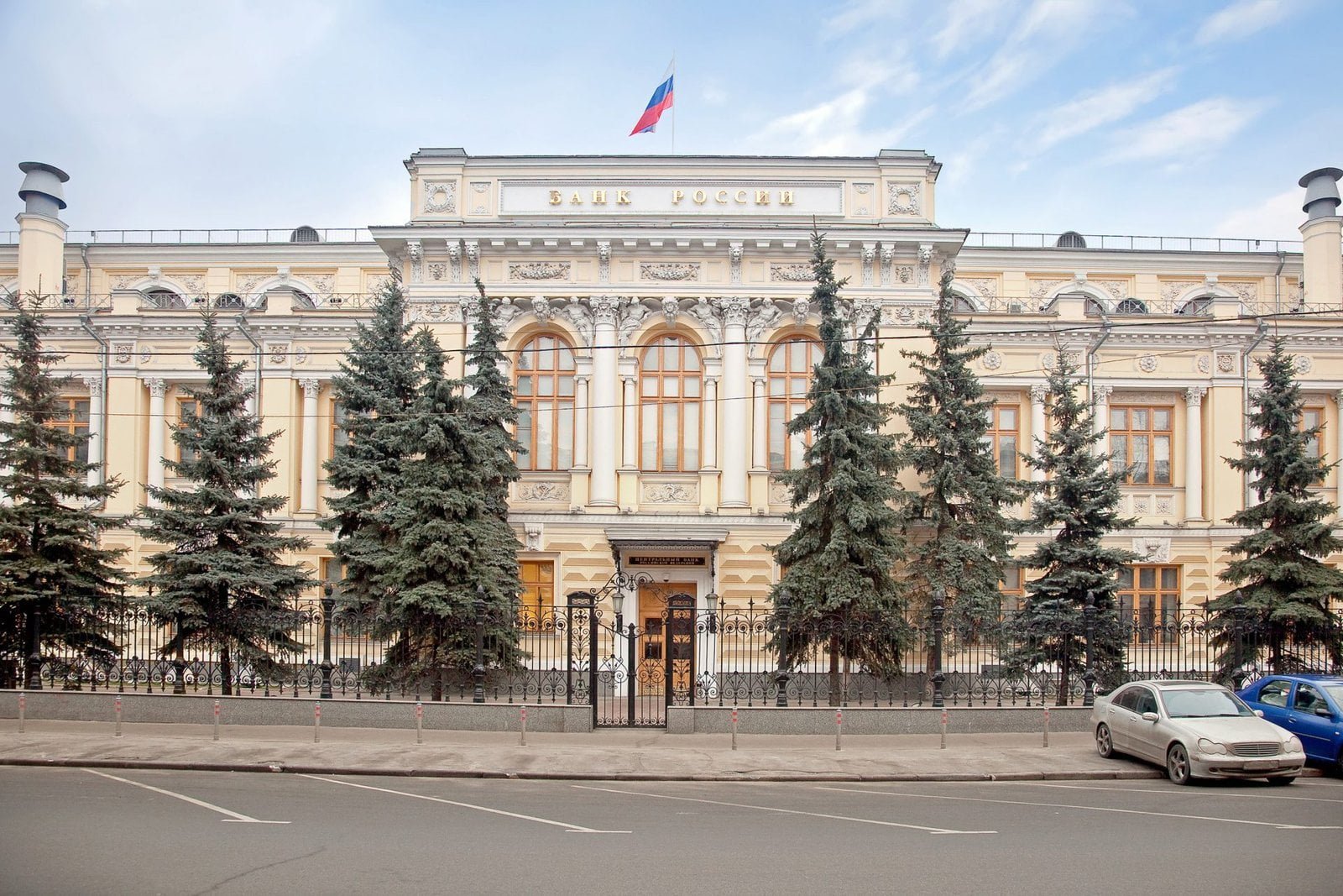 russian-banks-told-to-track-crypto-related-transactions-amid-currency-restrictions