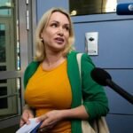 russian-woman-behind-on-air-war-protest-reportedly-escapes-house-arrest