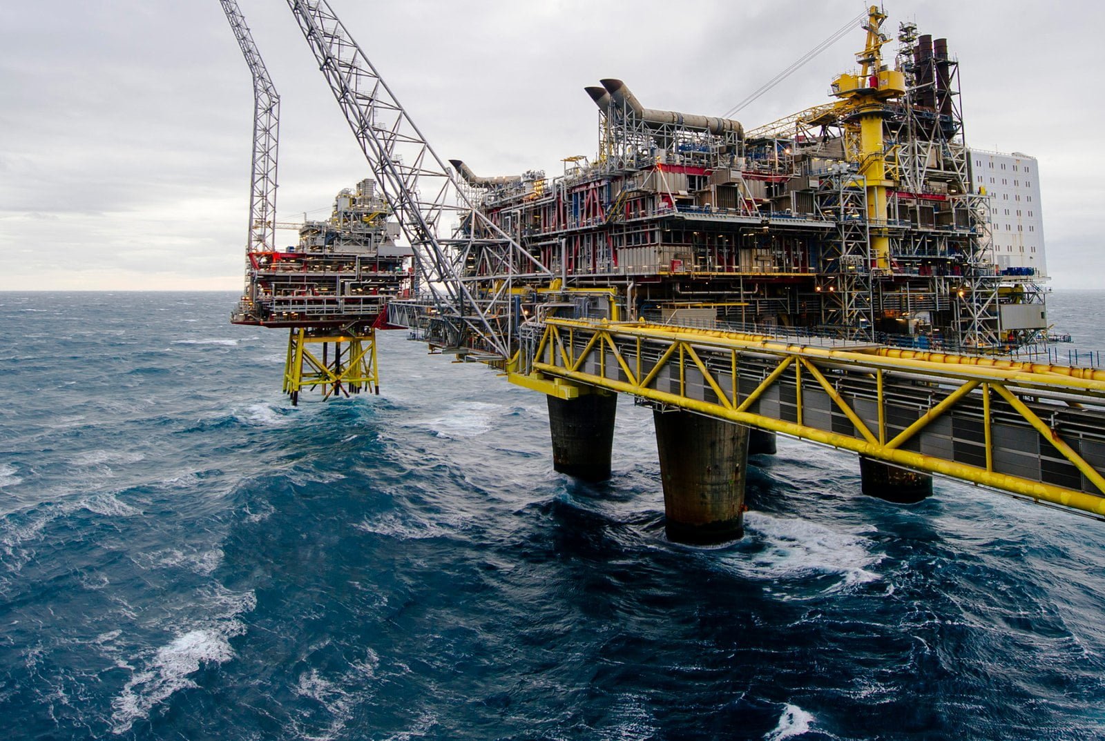 uk-offers-new-north-sea-oil-and-gas-licences-despite-climate-concerns
