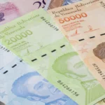 venezuelan-bolivar-plunges-as-central-bank-stops-intervening-and-public-spending-rises