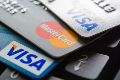 visa-and-mastercard-uspend-operations-in-russia-as-part-of-sanctions-over-ukraine