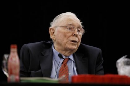 berkshire-hathaway's-charlie-munger-says-government-should-ban-bitcoin