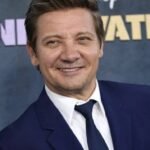 Jeremy-Renner-biography-and-net-worth