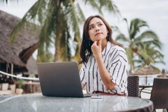 Essential-Gadgets-for-Digital-Nomads